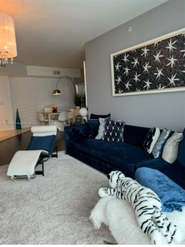 Foto principal - 7900 Harbor Island Dr