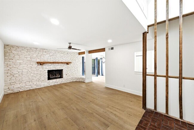 Foto del edificio - 6202 Laurel Valley Dr