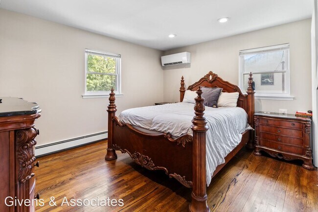 Building Photo - 3 br, 1 bath House - 10 Heather Drive