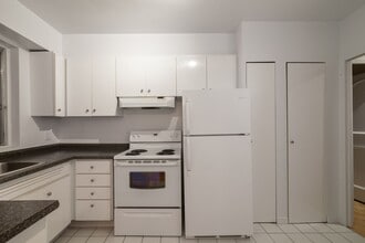 Building Photo - 4555 Av. Bonavista