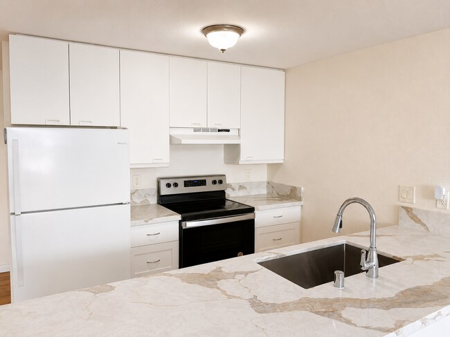 Foto del edificio - 8332 Regents Rd