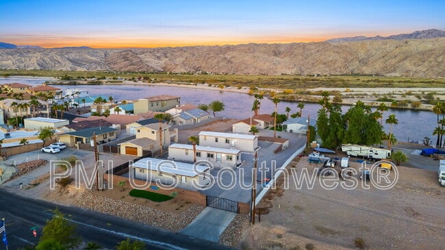 Foto del edificio - 437 Riverfront Dr