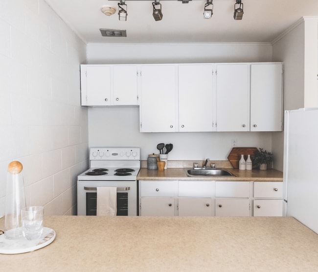 Building Photo - Cornwall Manor