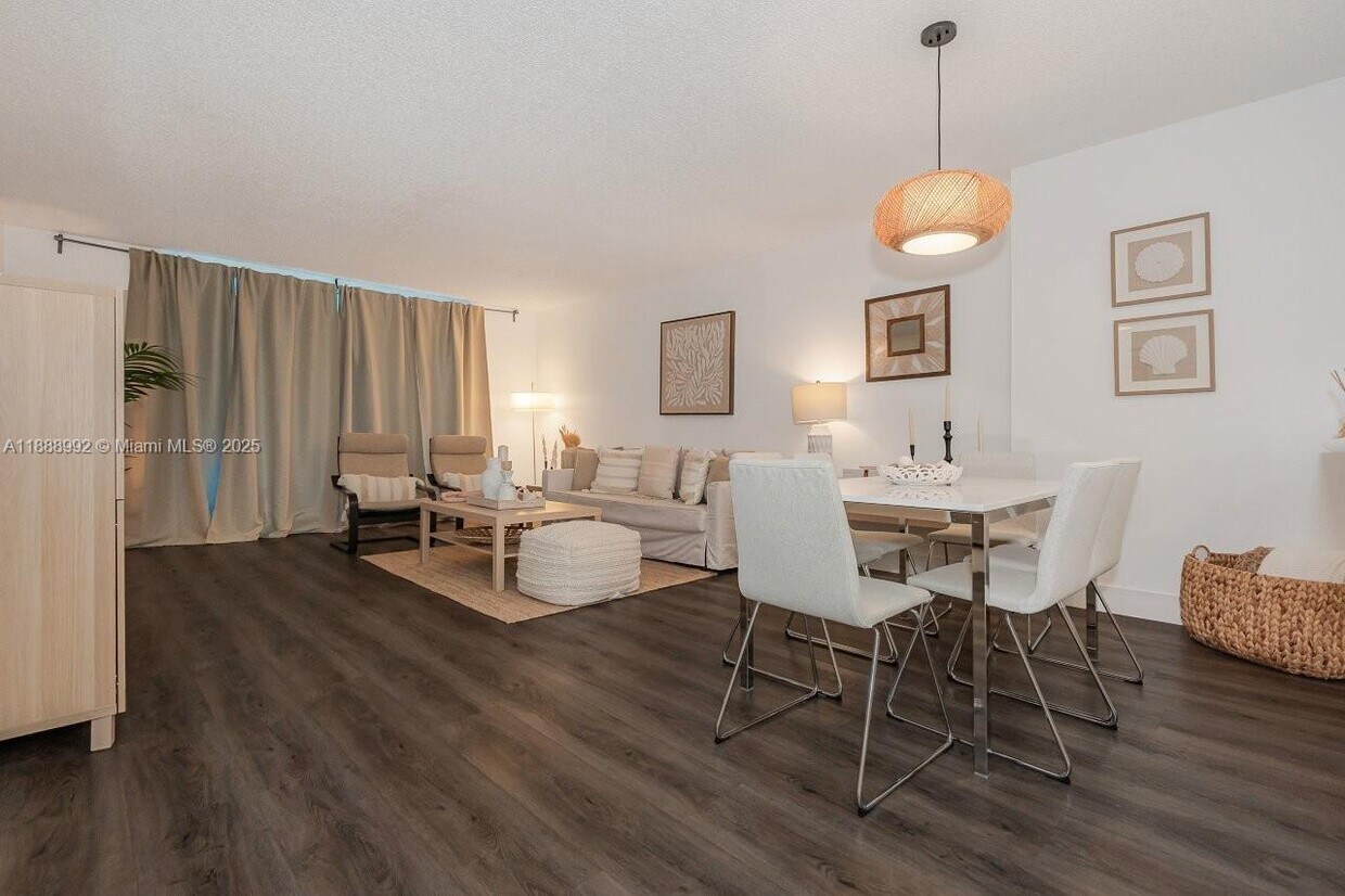 Foto principal - 2301 Collins Ave