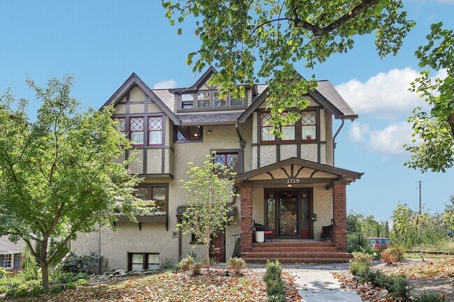 Building Photo - 1715 Cedar Ln