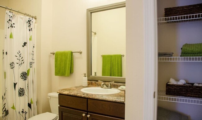 Foto del edificio - Eagle Harbor Apartments