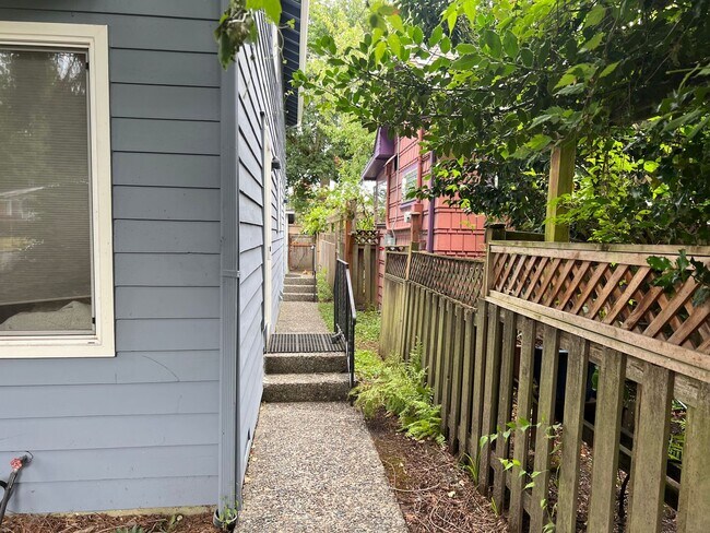 Foto del edificio - Charming 2 Bed / 2 Bath Townhome in North ...