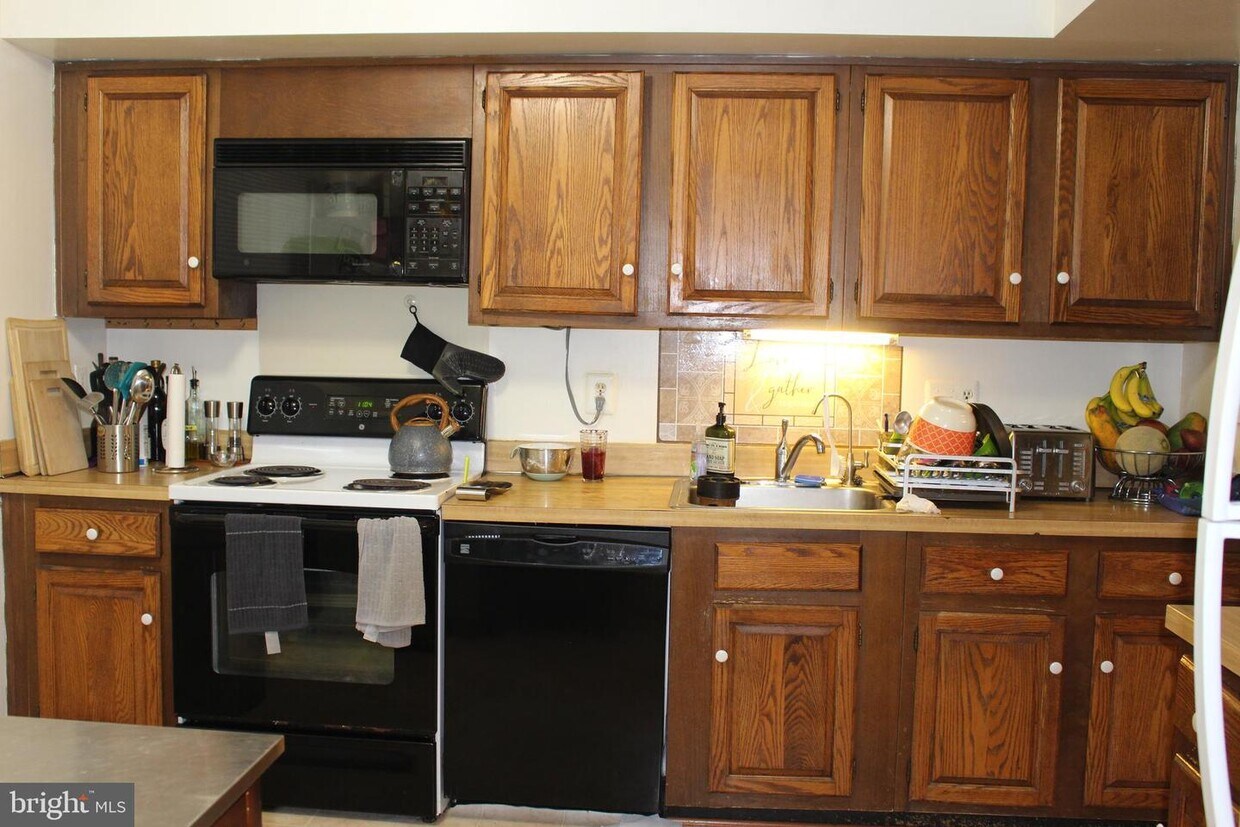 Primary Photo - 10640 Muirfield Dr