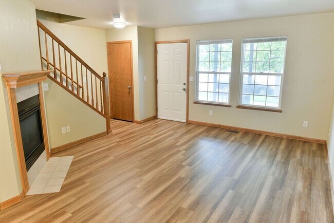 Foto del edificio - 1115 W Swallow Rd