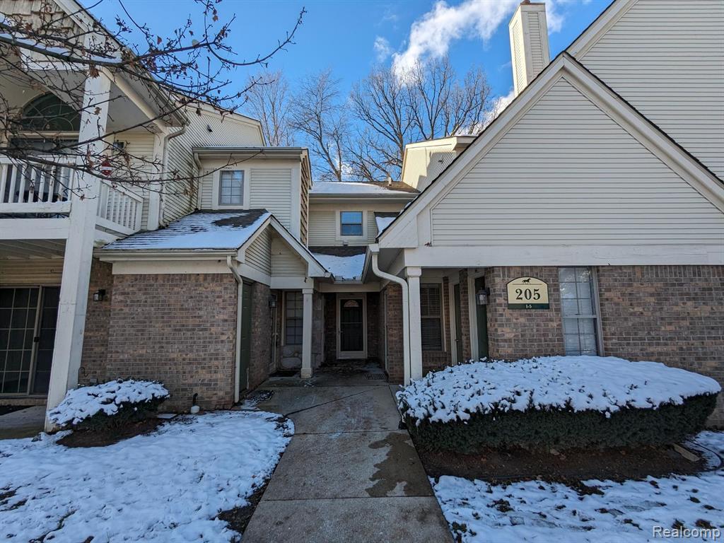 205 Maplewood Ct Unit 2, South Lyon, MI 48178 Condo for Rent in South