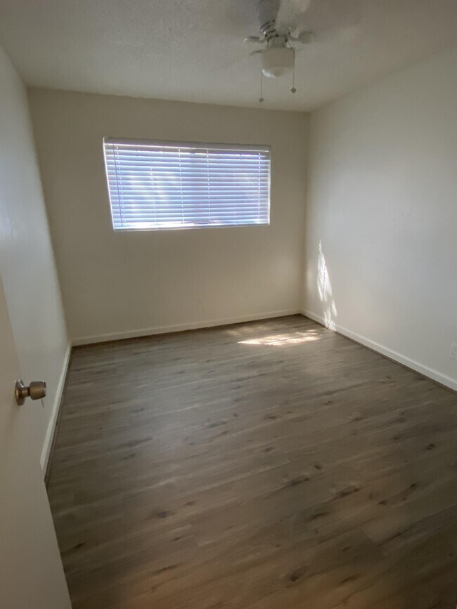 Building Photo - 3015 Clearview Dr