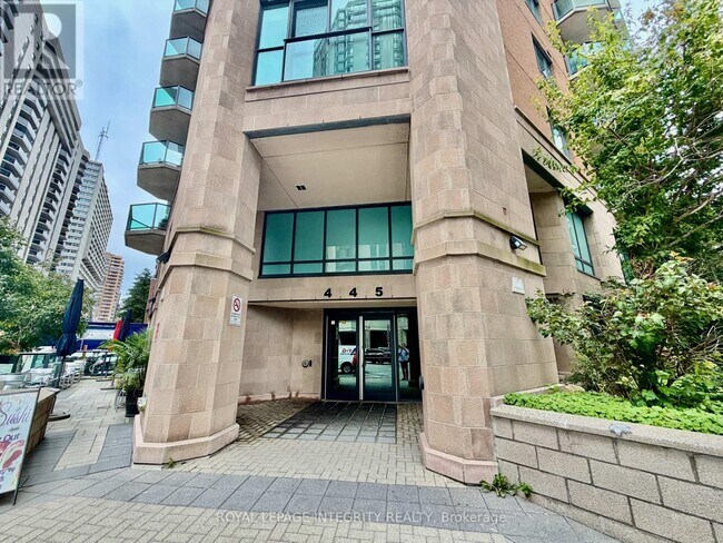Photo du bâtiment - 445 Laurier Ave W