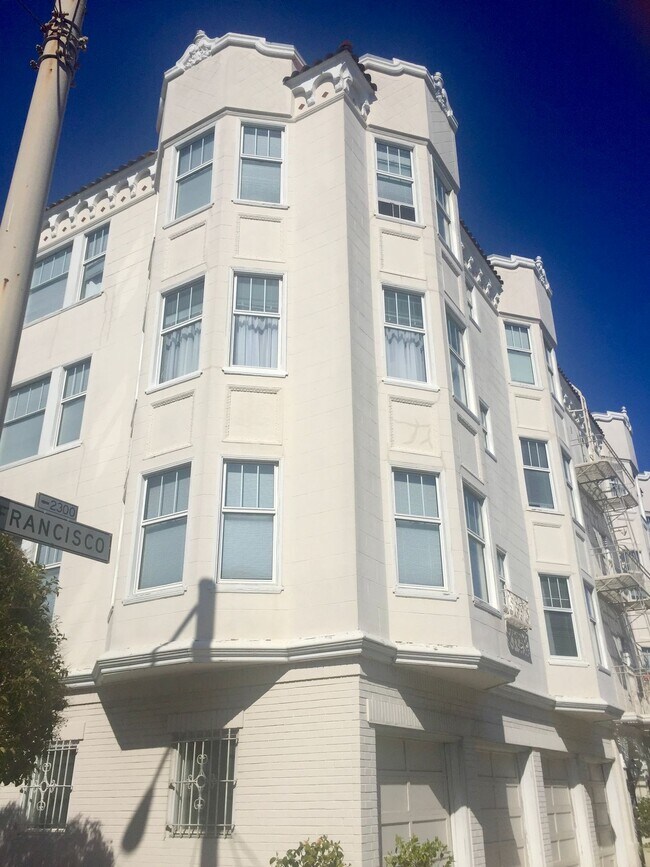 Foto del edificio - The Franciscan Apartments - Prime Marina one block from Chestnut
