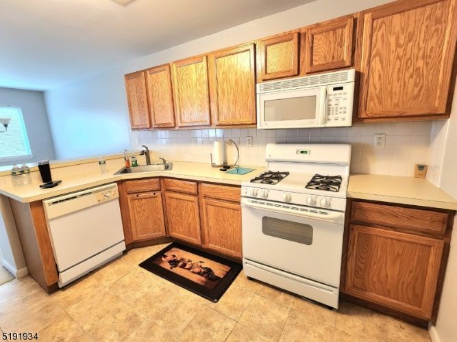 14 Wind Meadow Trail, Hamburg, NJ 07419 Condo for Rent in Hamburg, NJ