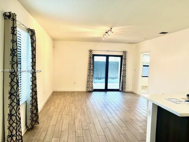 Foto del edificio - 561 NE 6th Ct