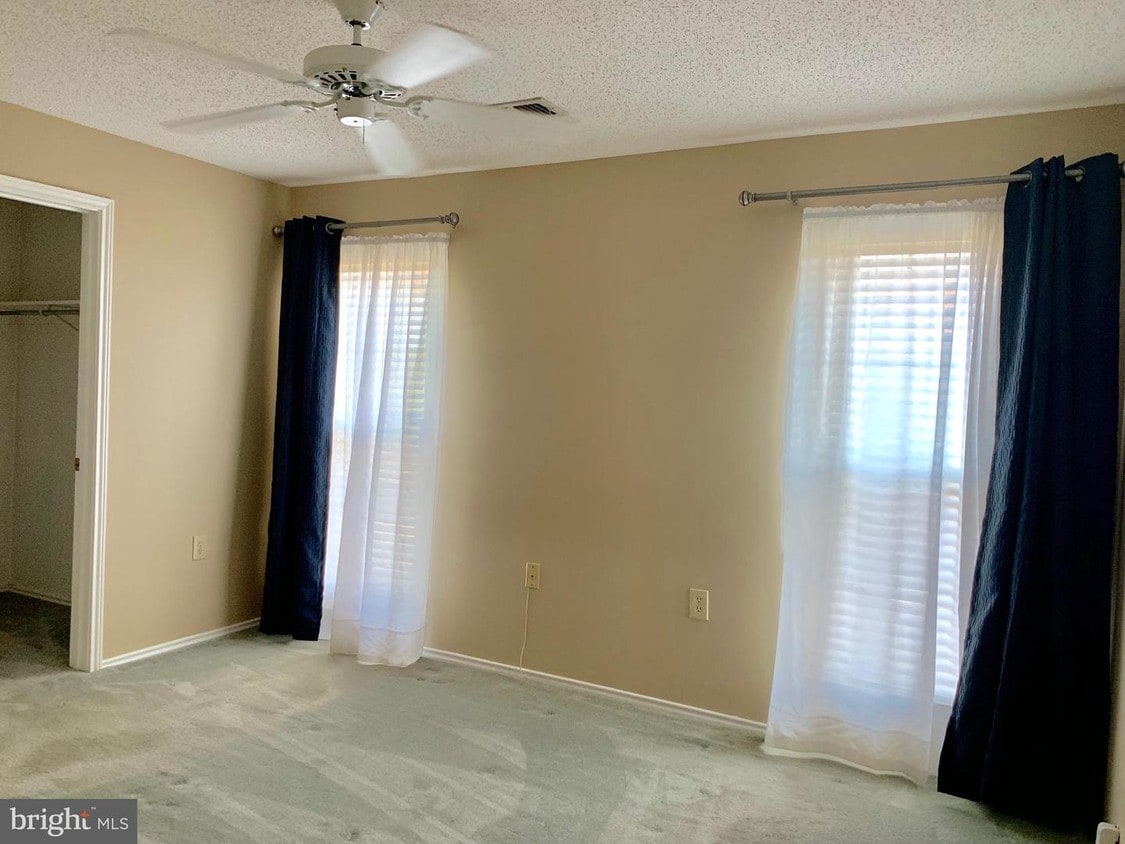 21001 Timber Ridge Terrace Unit 201, Ashburn, VA 20147 Room for Rent