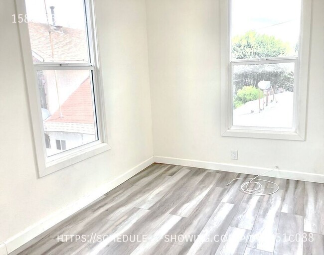 Building Photo - Beautiful updated upper level 1 bedroom + ...