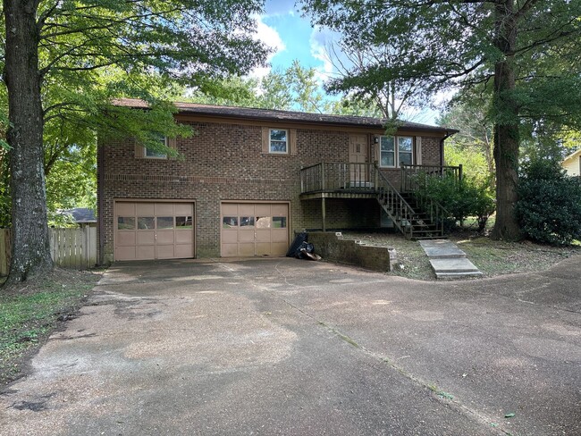 Building Photo - 4 Bedroom House ** Section 8 Approved **