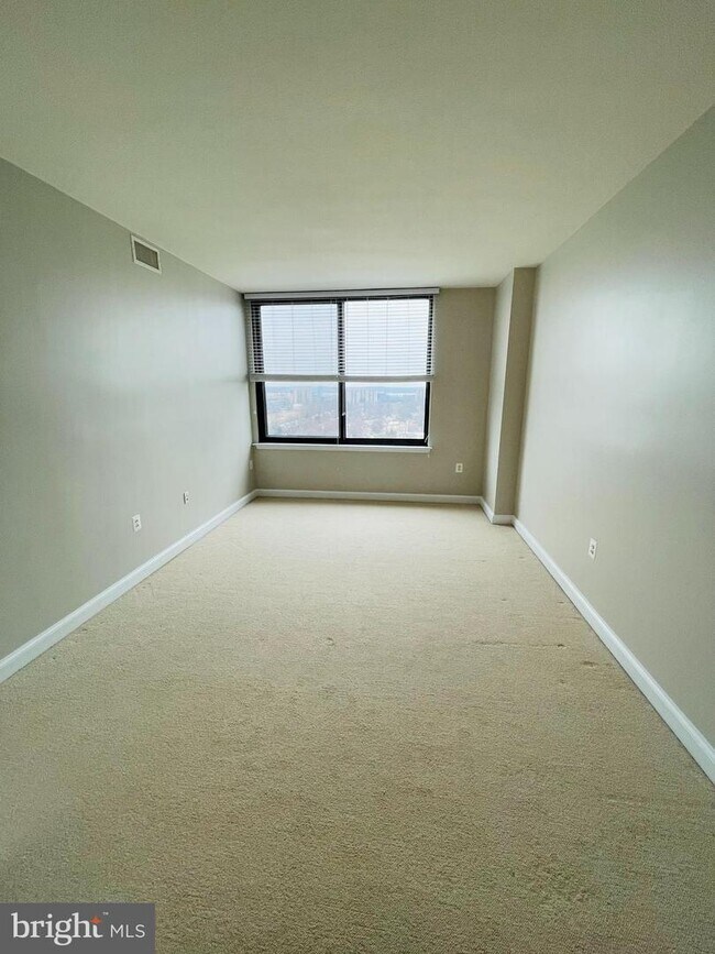 Building Photo - 2451 Midtown Ave