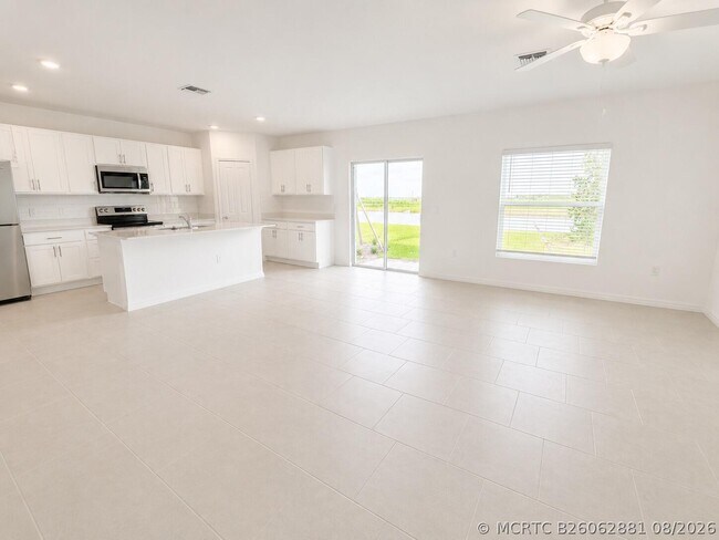 Building Photo - 16024 Palos Verdes St