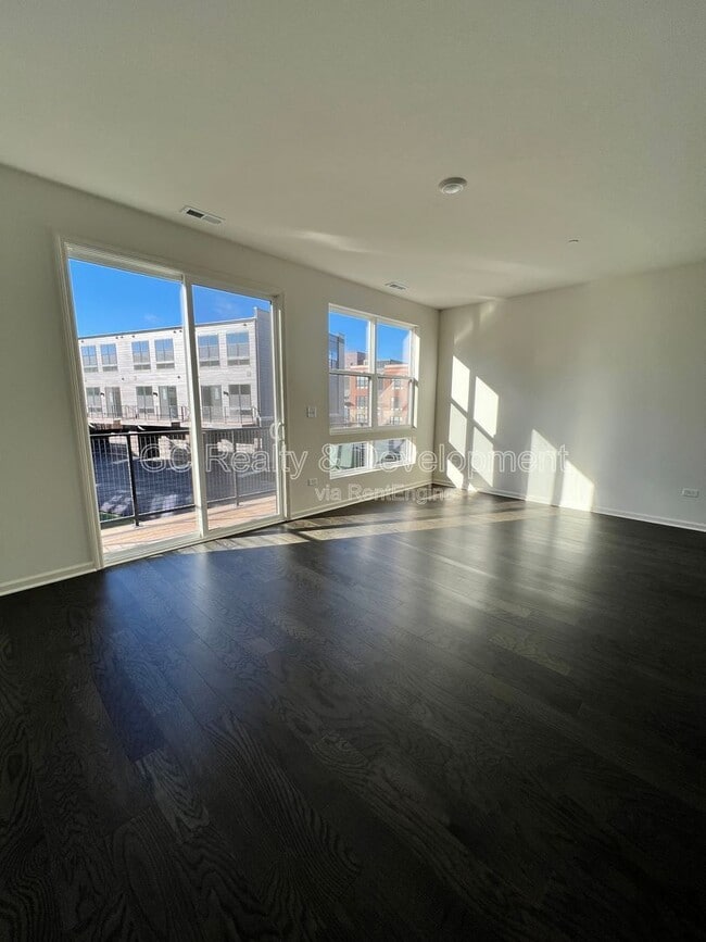 Foto del edificio - 1265 Lakepointe Dr