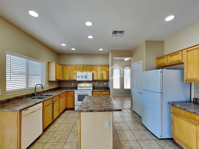 Foto del edificio - 5202 W Sunland Ave