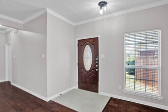 Building Photo - 680 Raintree Cir