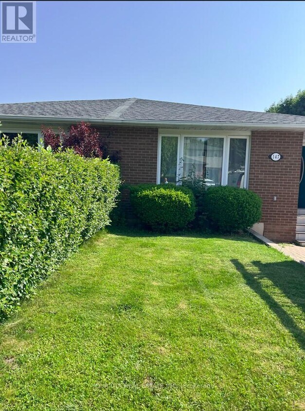 Primary Photo - 147 Bonham Blvd