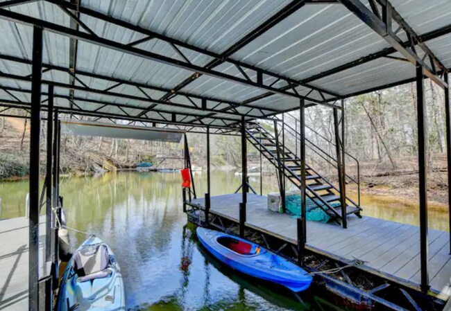 Foto del edificio - 2817 Evergreen Pl