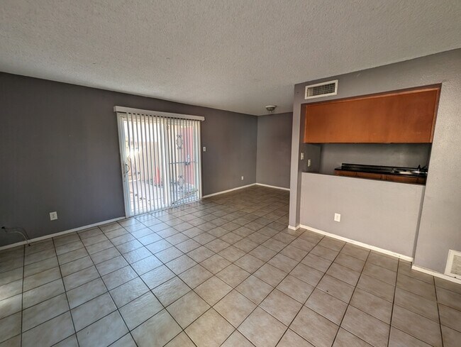 Building Photo - 4032 W Reade Ave