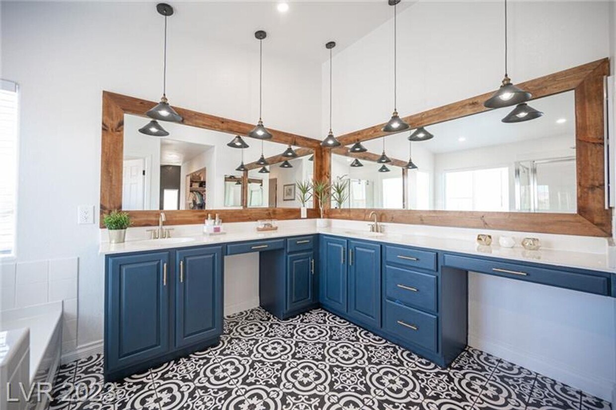 Primary Photo - BEAUTIFUL 4 BEDROOM HOME!