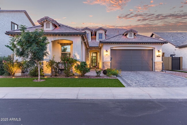 Building Photo - 2316 E Canary Dr