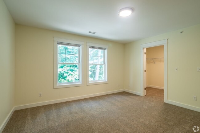 Building Photo - 55 Monroe Dr