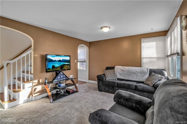 Building Photo - 3 br, 1 bath House - 727 Beach Rd