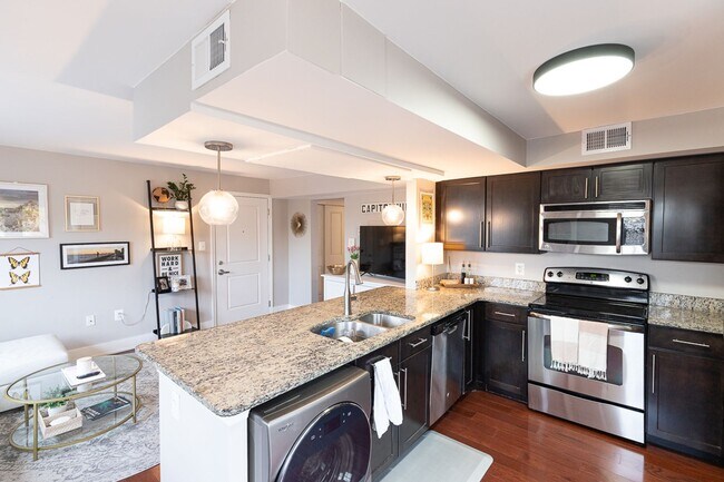 Building Photo - Beautiful One Bed Condo with Updated Bath ...