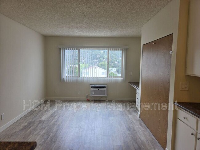 Foto del edificio - 10075 Tujunga Canyon Blvd