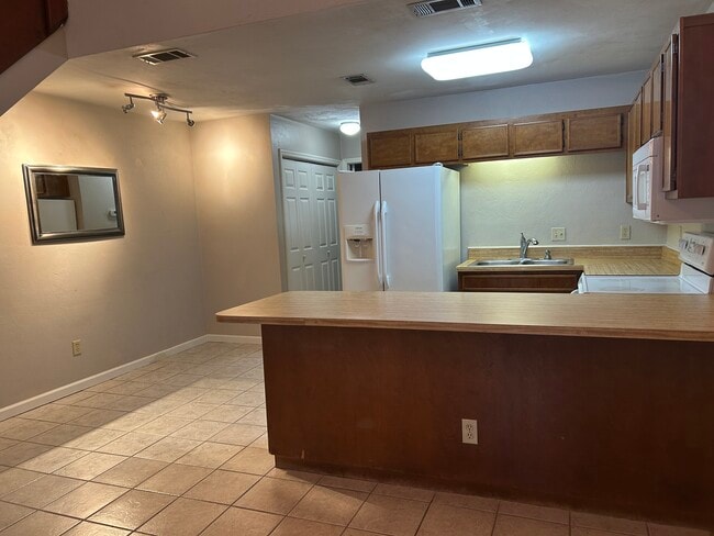 Building Photo - 1135 Ocala Rd