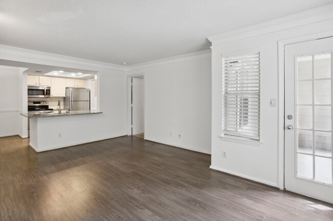 Building Photo - 1010 Chastain Park Ct NE