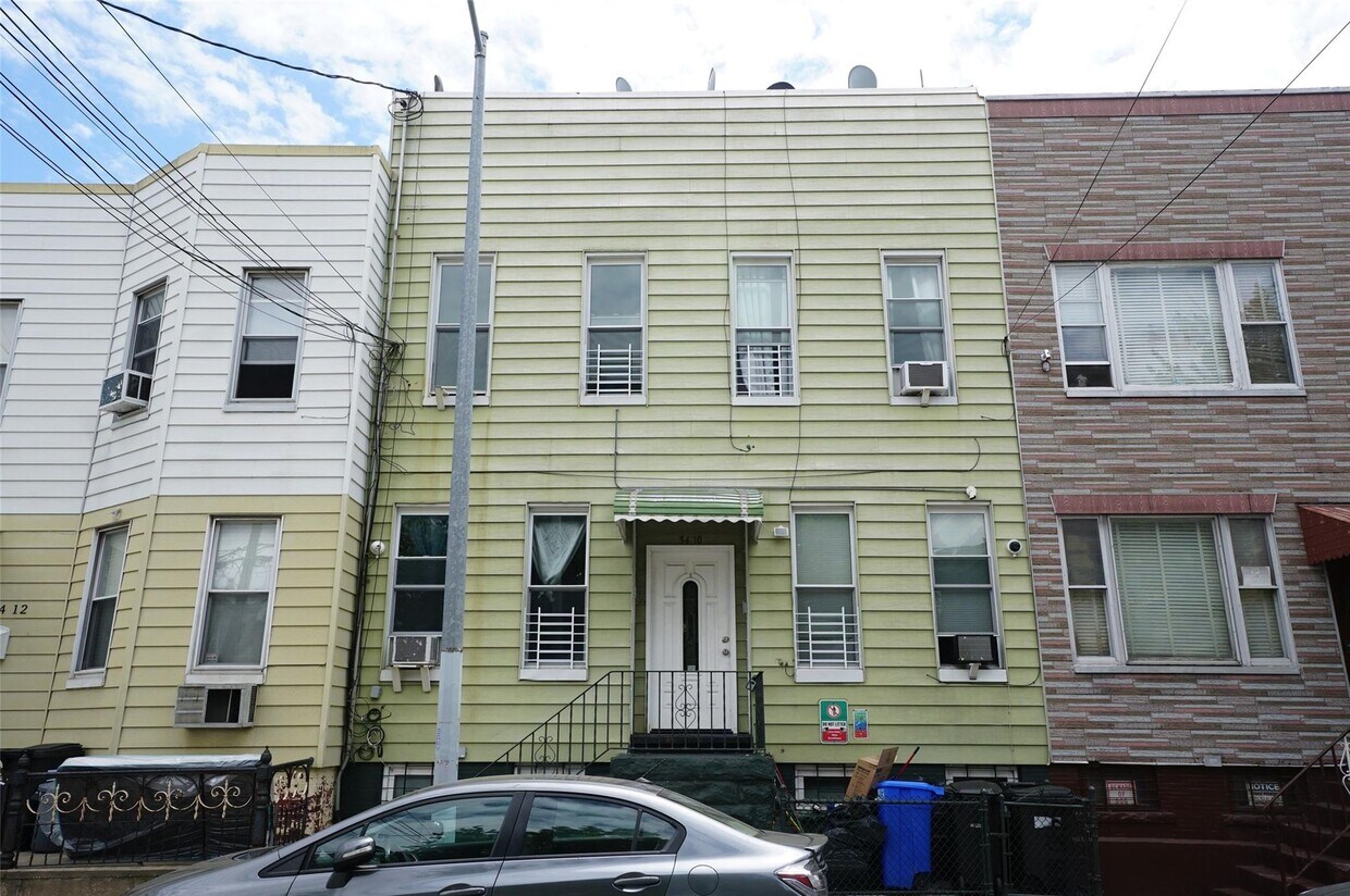 Foto principal - 54-10 Nurge Ave