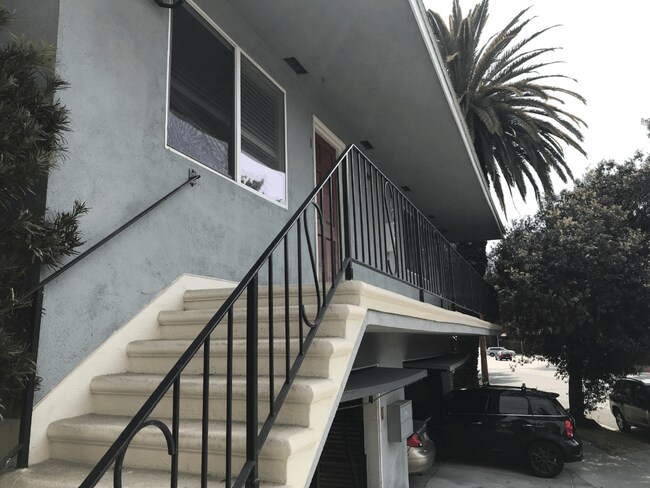 Foto del edificio - 2409 Pattiglen Ave