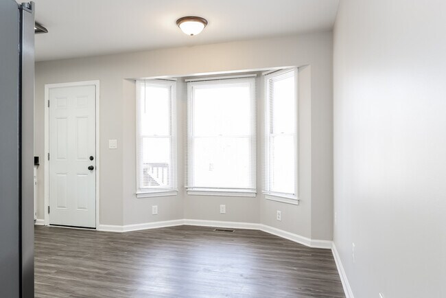 Foto del edificio - 207 Pinonwood Dr