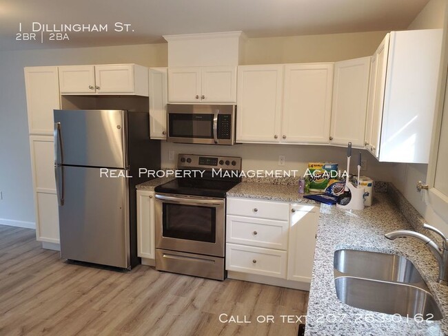 Building Photo - Elegant and Modern Townhouse Downtown - #1