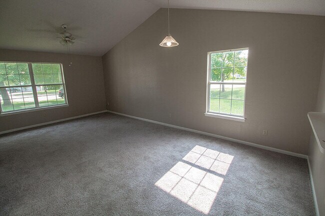 Building Photo - 657 Country Squire Ct
