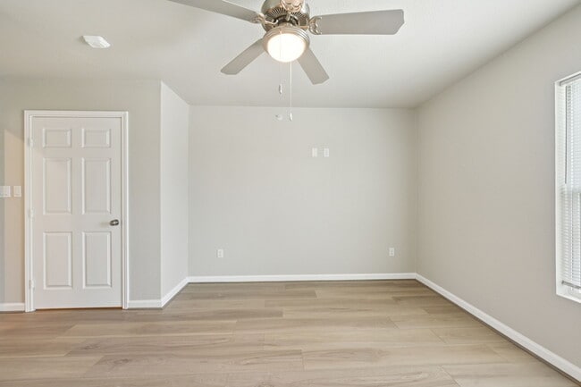 Building Photo - Creekside Haven