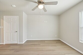 Building Photo - Creekside Haven