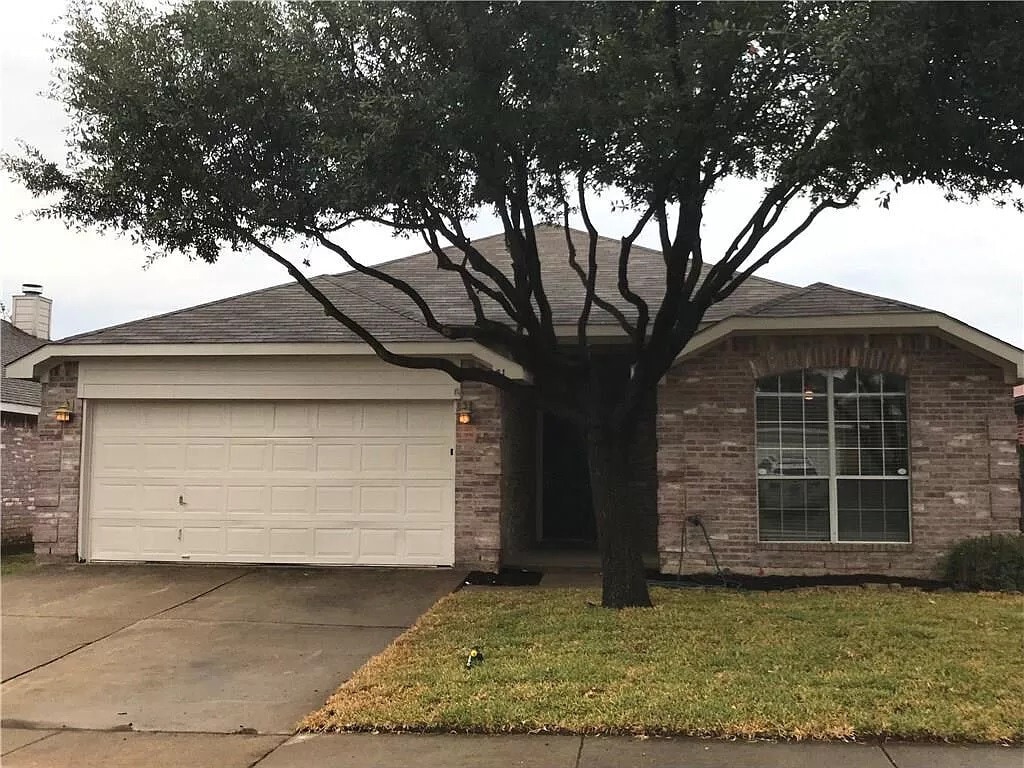 Foto principal - Updated 4 bed single Story home