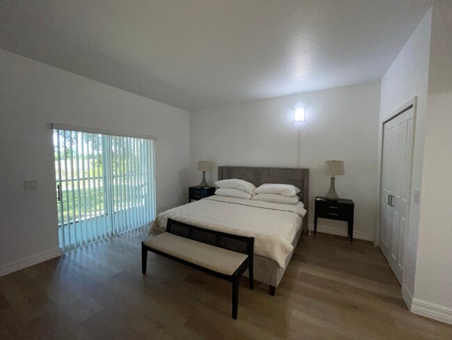 Foto del edificio - 3111 Sun Lake Ct