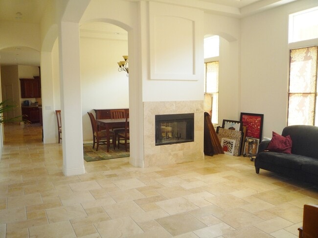 Building Photo - Vista Home for Rent! Large Air-Conditioned...