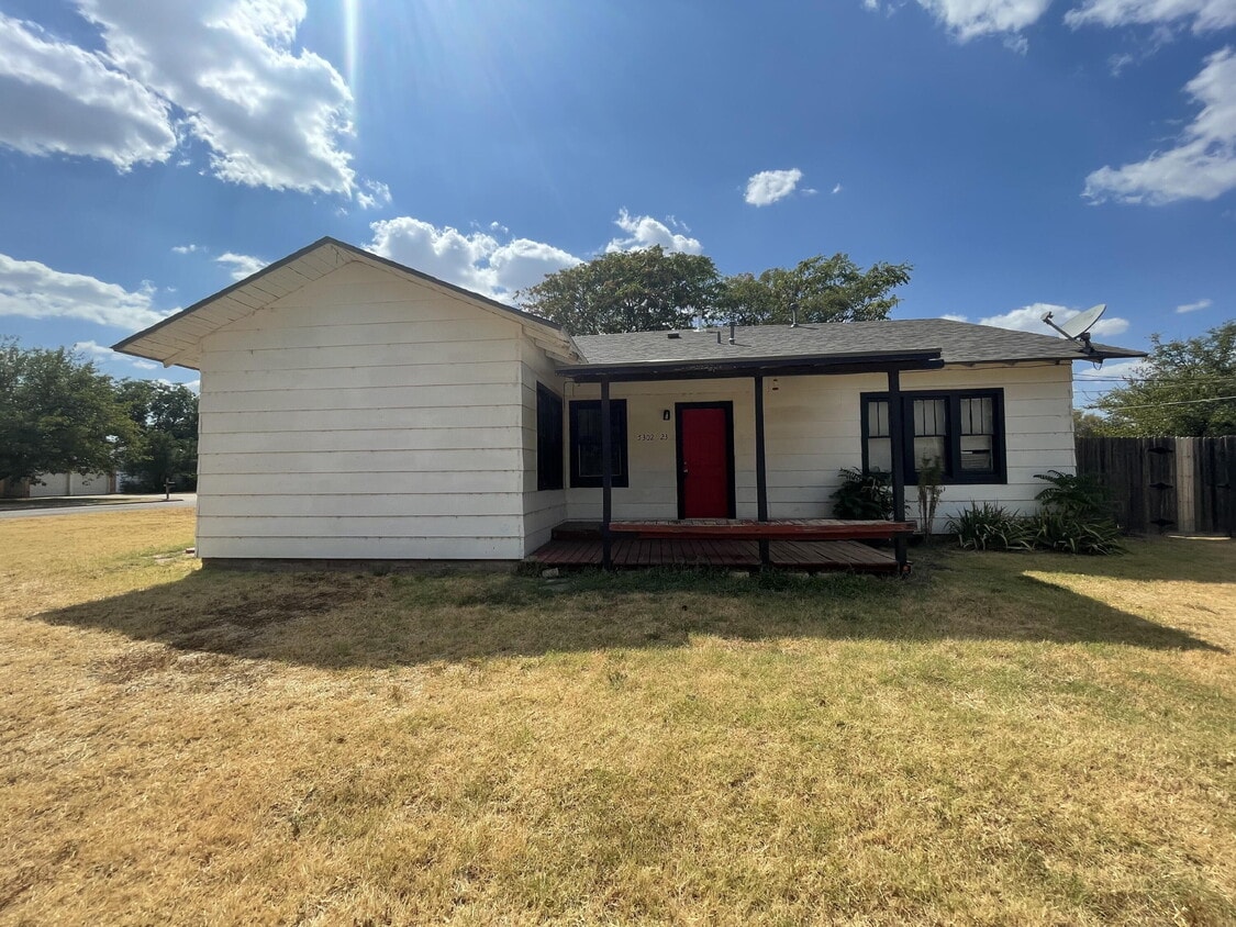 Foto principal - 5302 23rd St