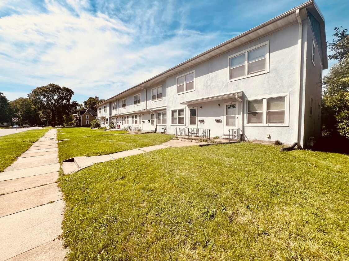 Front - 118 Locust St